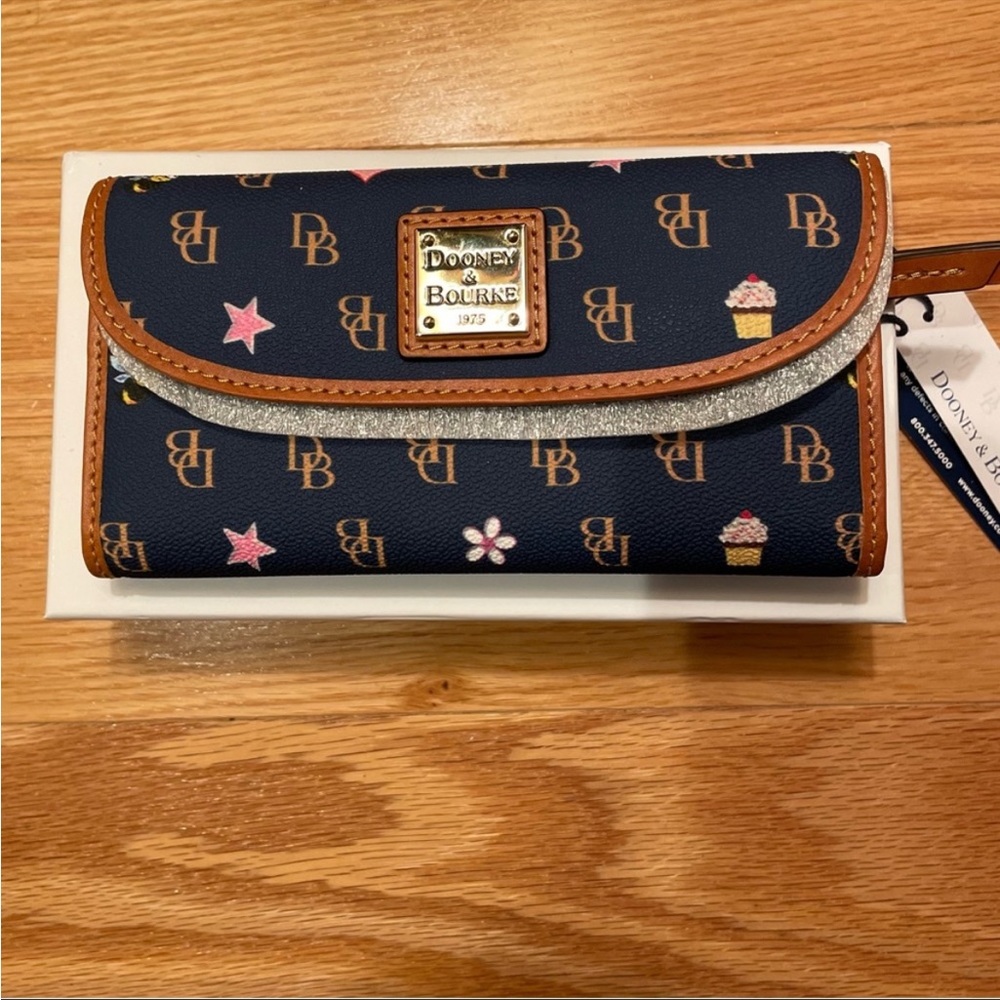 [SOLD] Dooney and Bourke Continental Wallet